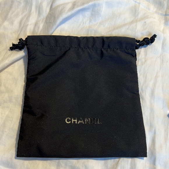 SALE!!! Chanel Set - Mascara, Lip Color & Body Cream in a Pouch - Picture 3 of 11